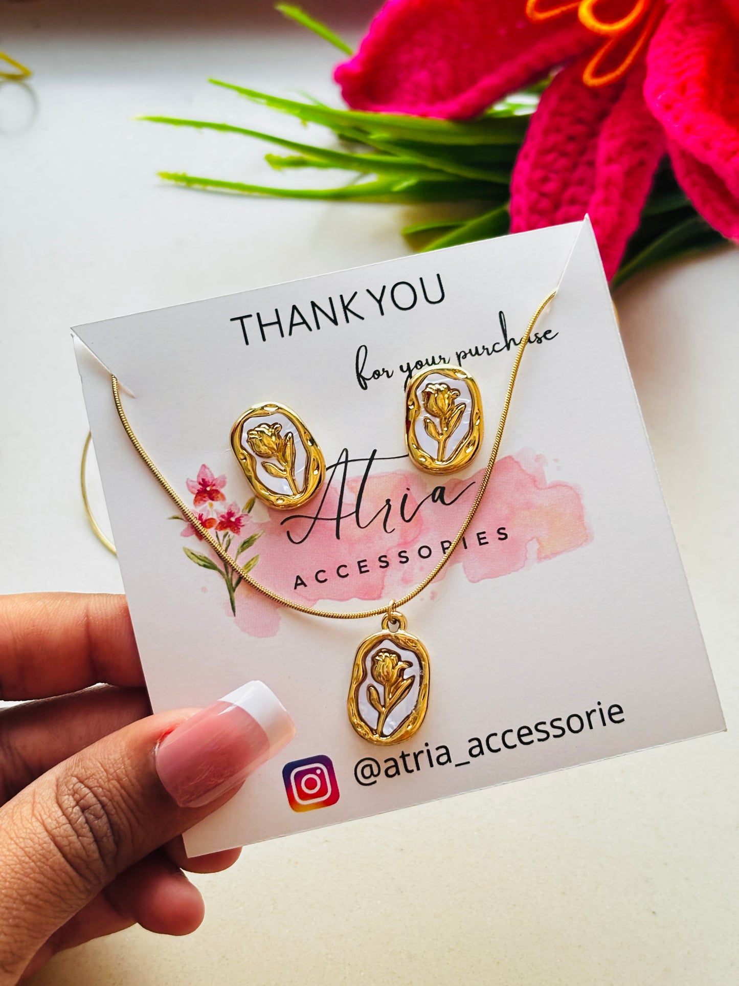 Tulip Enamel White Pendant Set