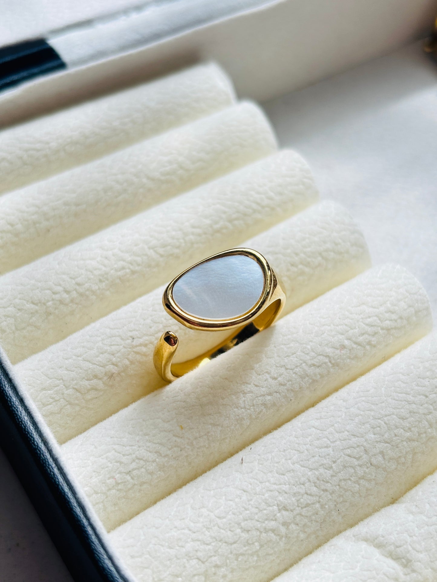 Mother of Pearl Oval