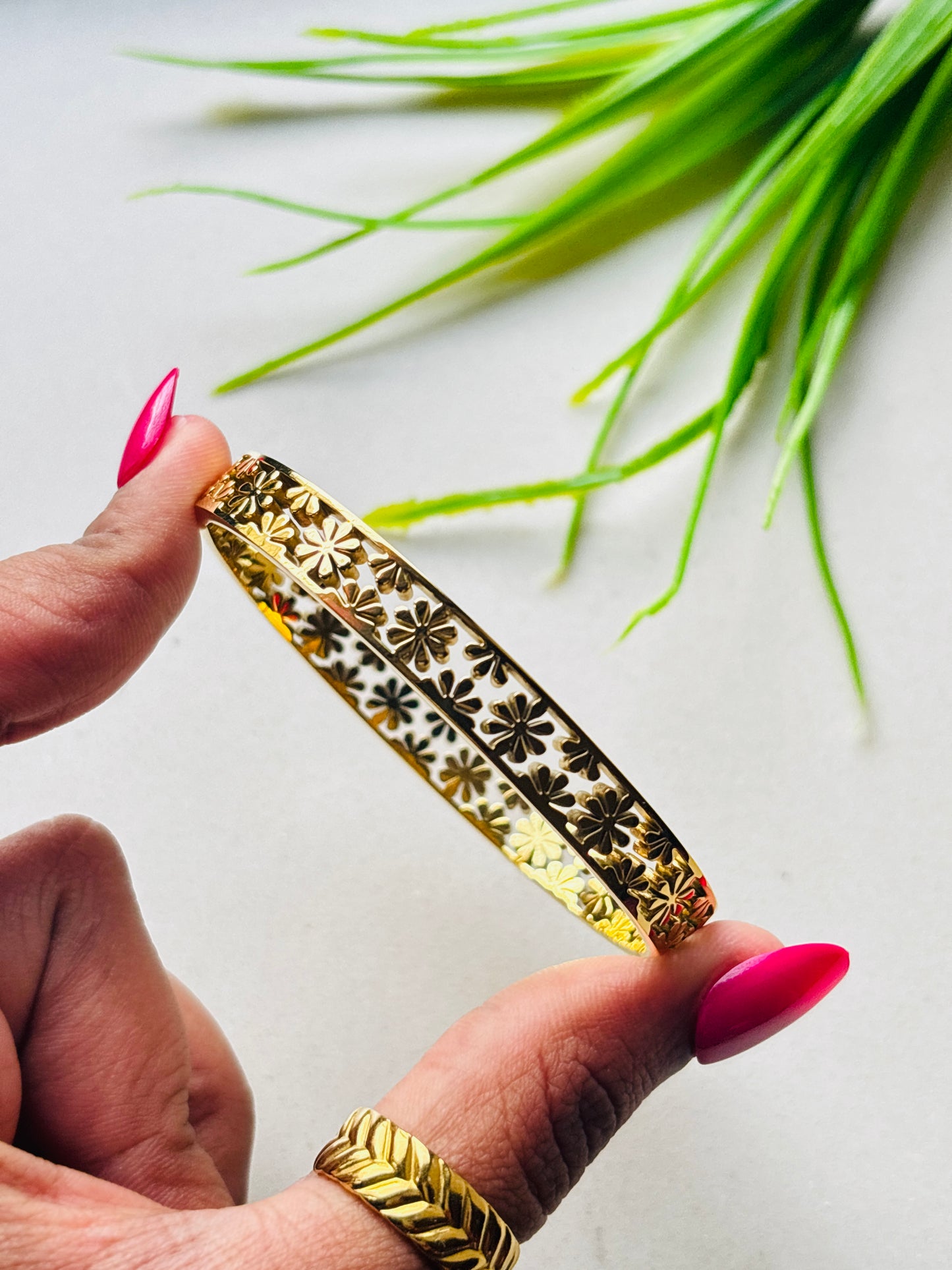 Floral Cut-Out Design Kada