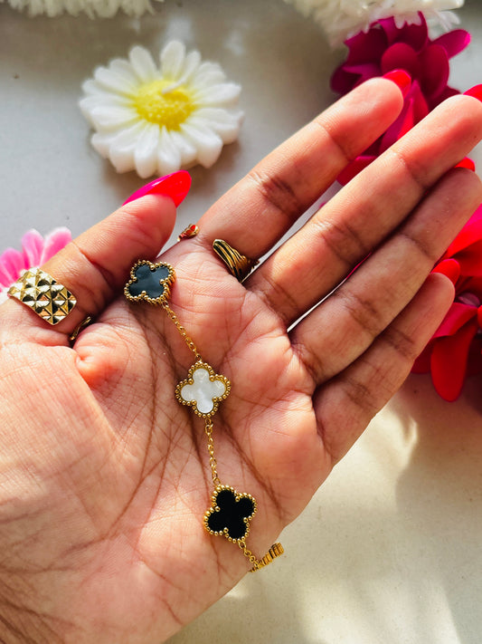 Black & White Reversible Clover