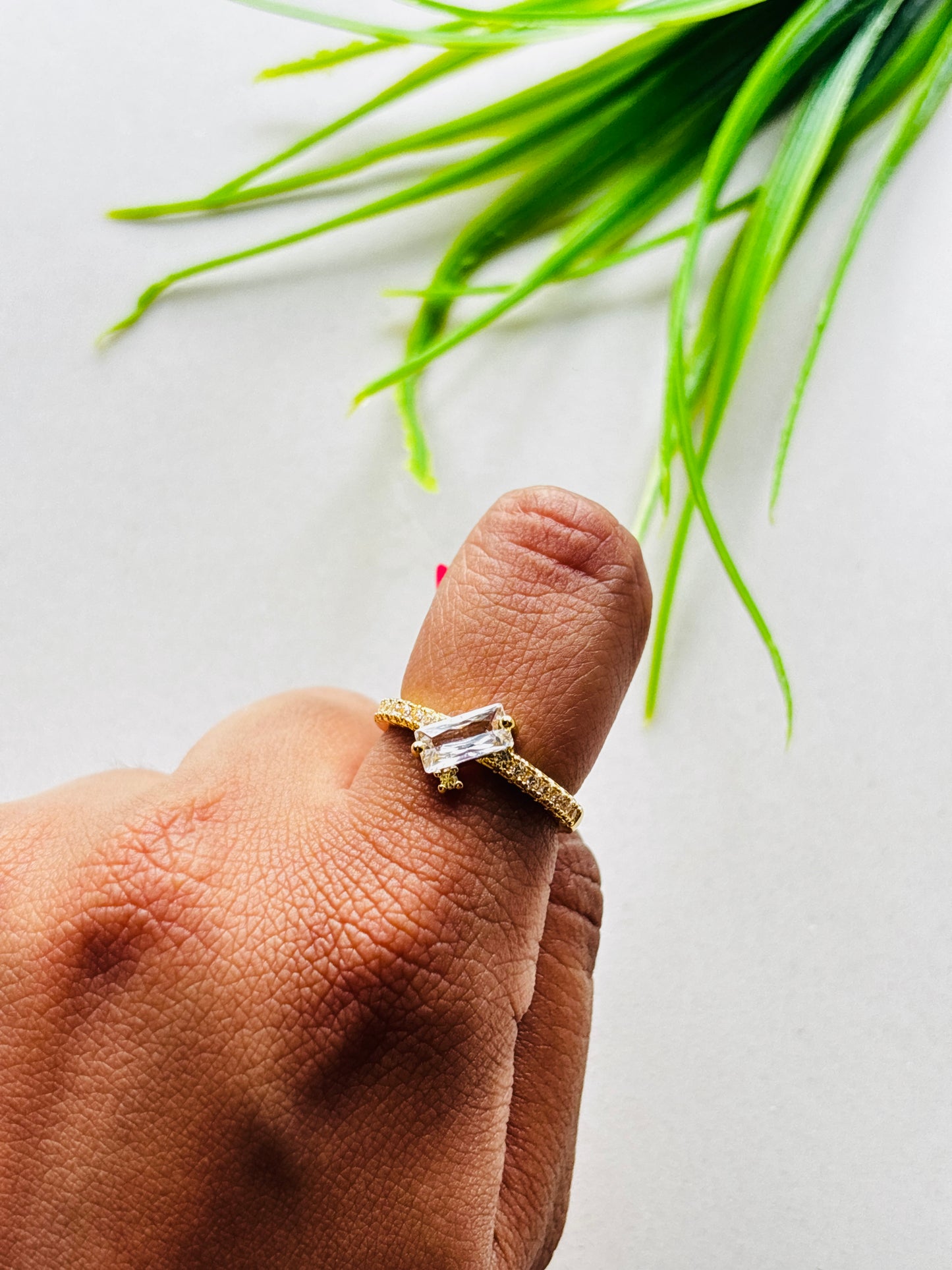 Regency Solitaire - White