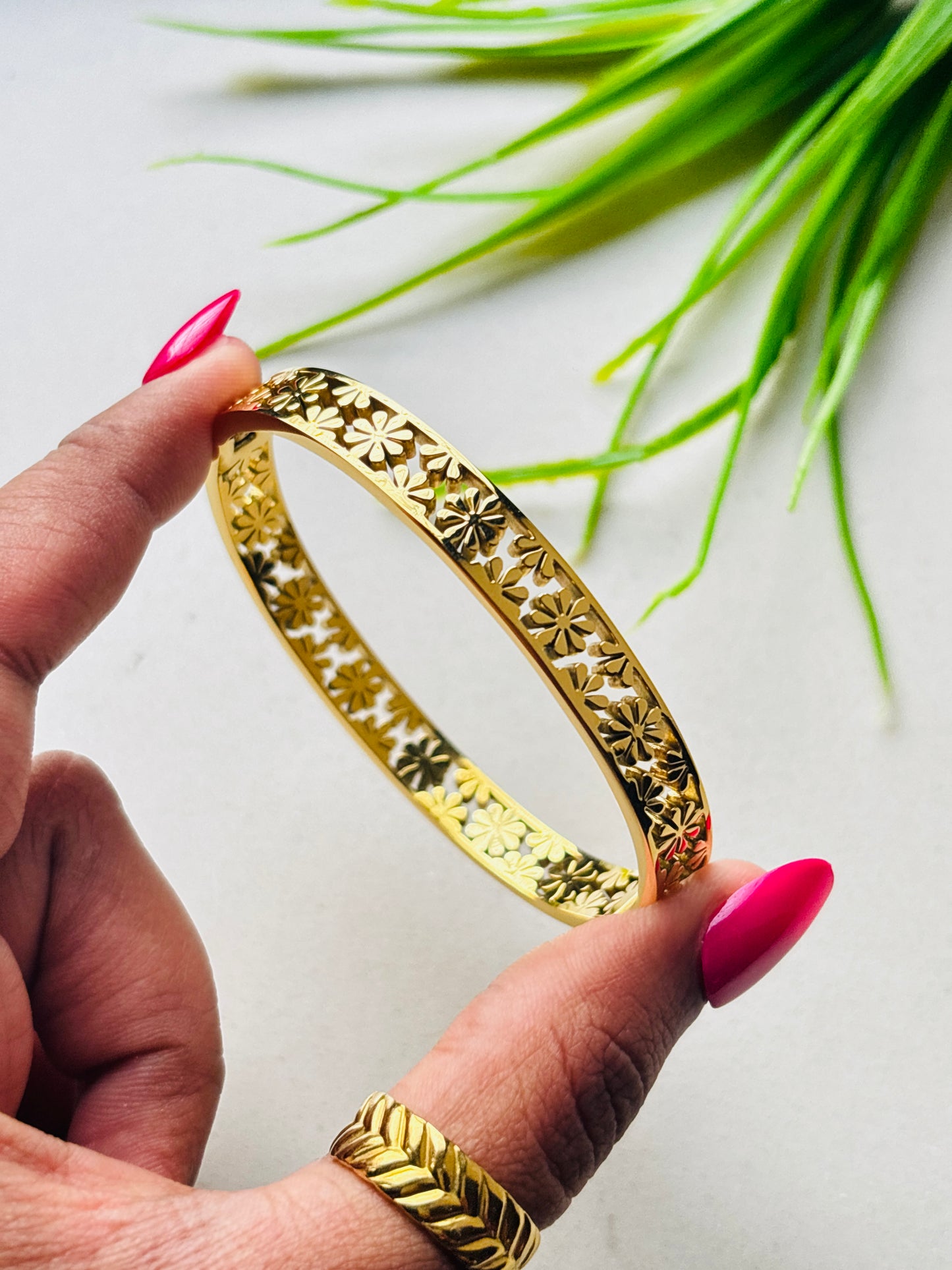 Floral Cut-Out Design Kada