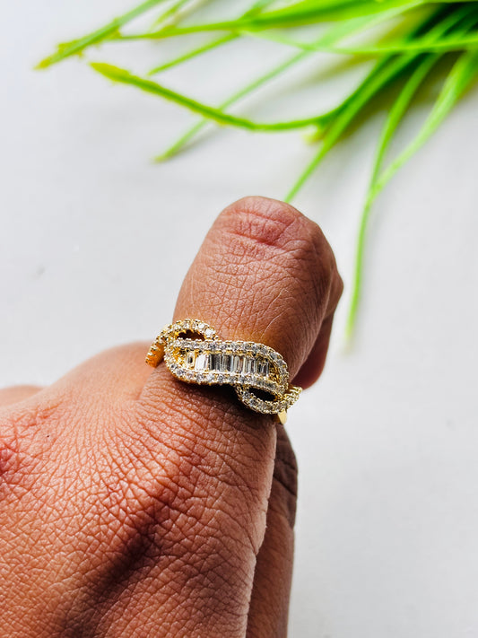 Intertwined Crossover Ring