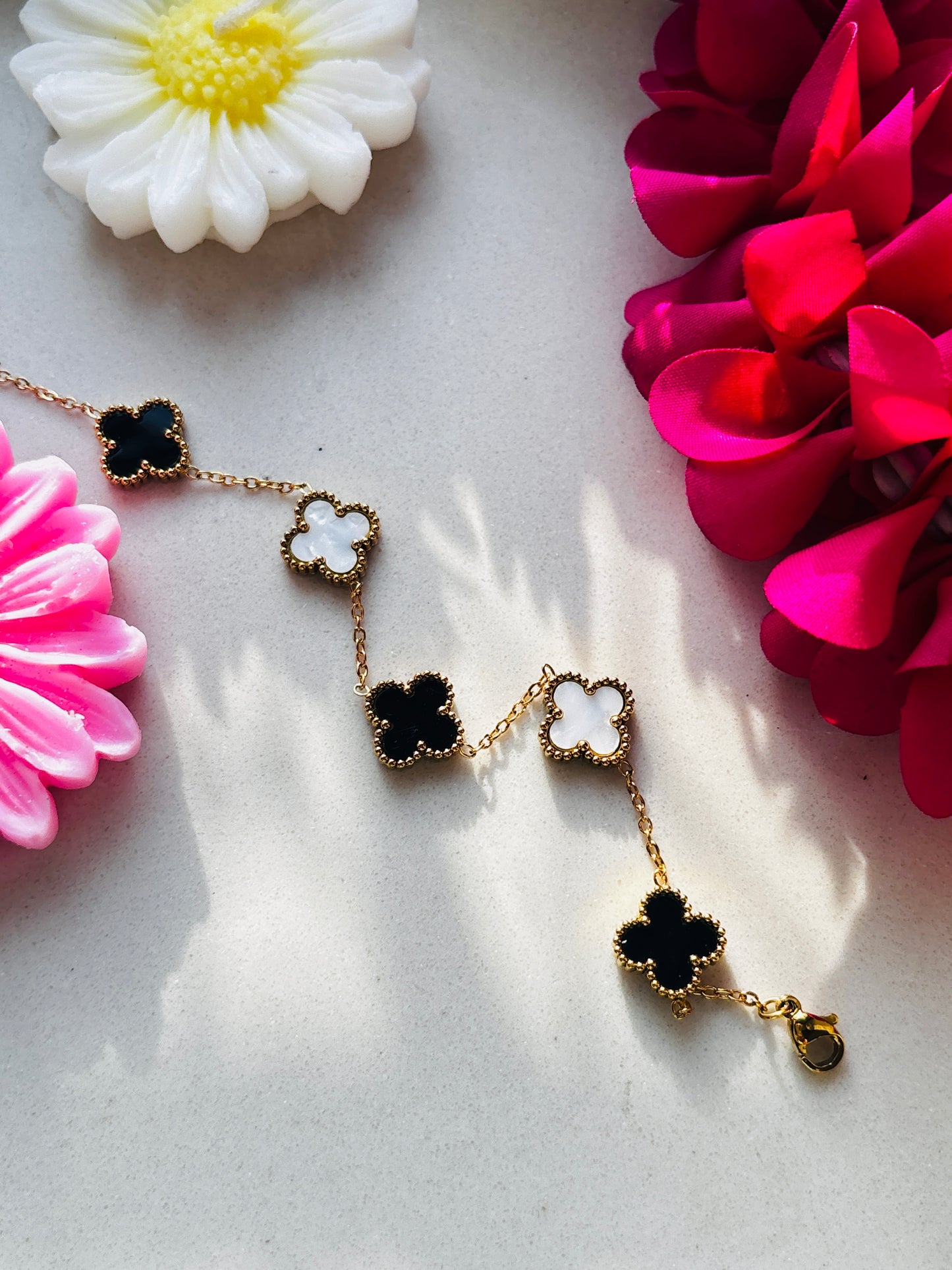 Black & White Reversible Clover