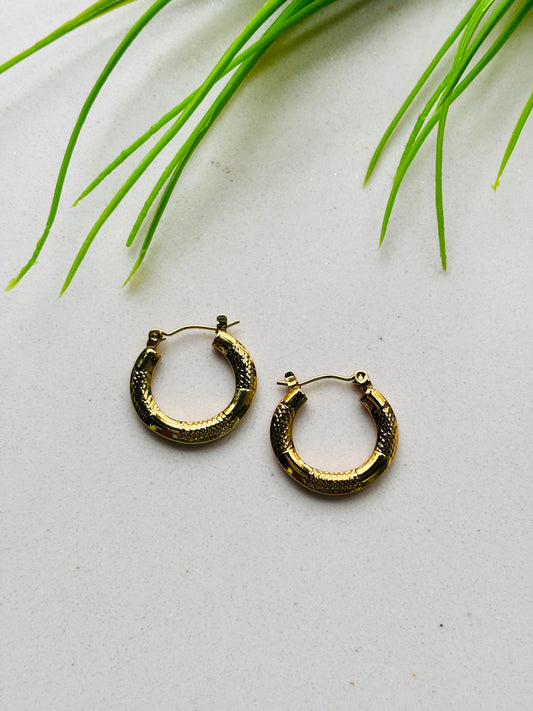 Dual-Texture Polished Gold Hoop Earrings
